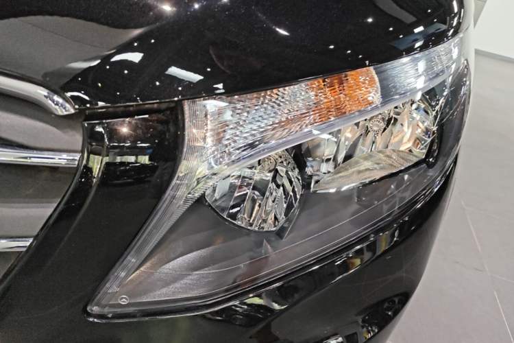 Used Mercedes-Benz Vito 2023 2.0T Elite Version 7 Seats Left Front Headlight