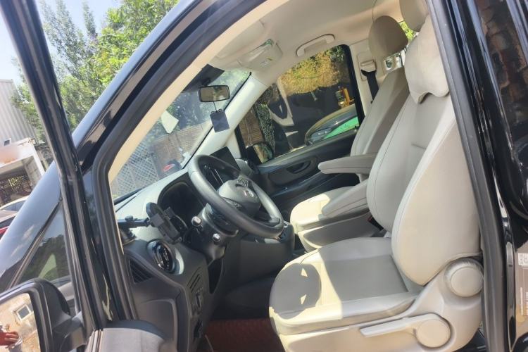 Used Mercedes-Benz Vito 2023 2.0T Elite Version 7 Seats Left Front Seat