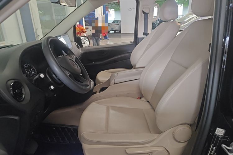 Used Mercedes-Benz Vito 2023 2.0T Elite Version 7 Seats Left Front Seat
