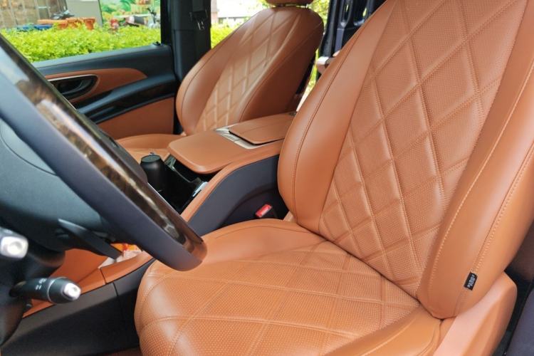 Used Mercedes-Benz Vito 2023 2.0T Elite Version 7 Seats Left Front Seat