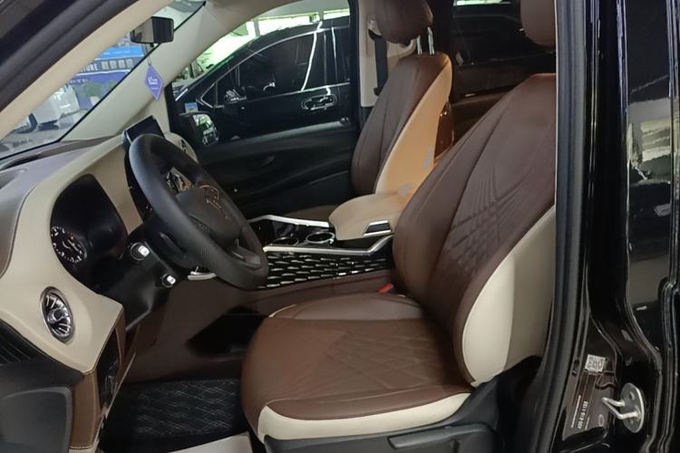 Used Mercedes-Benz Vito 2023 2.0T Elite Version 7 Seats Left Front Seat