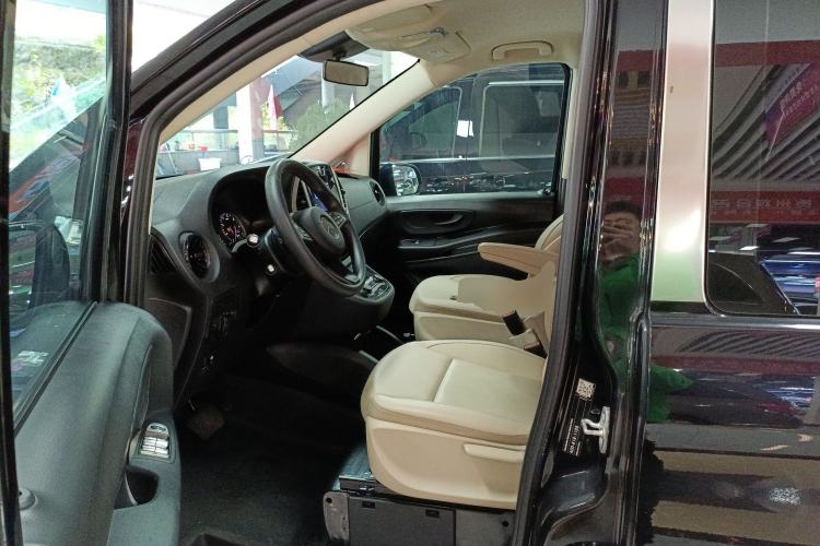 Used Mercedes-Benz Vito 2023 2.0T Elite Version 7 Seats Left Front Seat