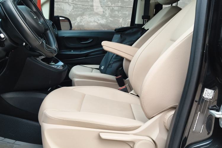 Used Mercedes-Benz Vito 2023 2.0T Elite Version 7 Seats Left Front Seat