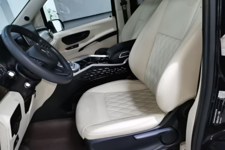 Used Mercedes-Benz Vito 2023 2.0T Elite Version 7 Seats Left Front Seat