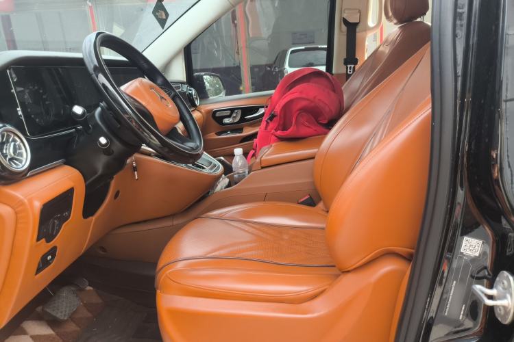 Used Mercedes-Benz Vito 2023 2.0T Elite Version 7 Seats Left Front Seat