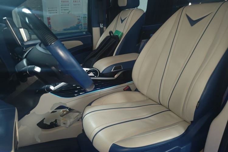 Used Mercedes-Benz Vito 2023 2.0T Elite Version 7 Seats Left Front Seat