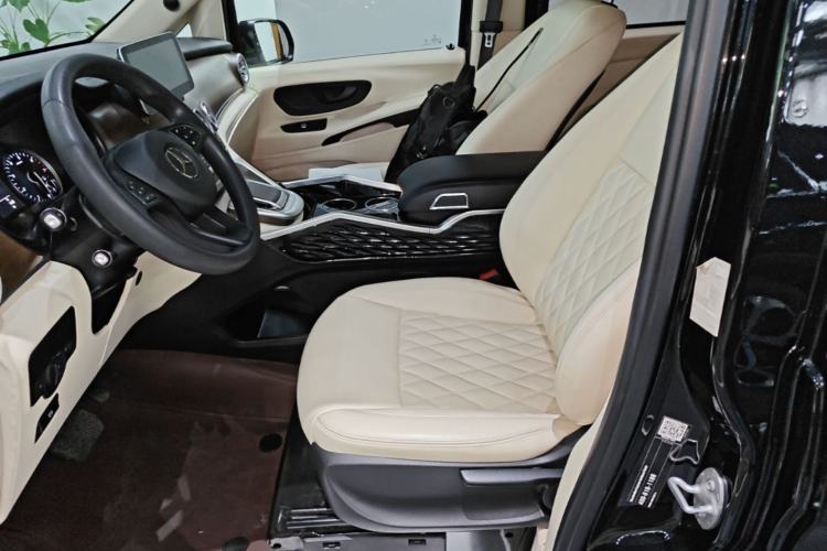 Used Mercedes-Benz Vito 2023 2.0T Elite Version 7 Seats Left Front Seat