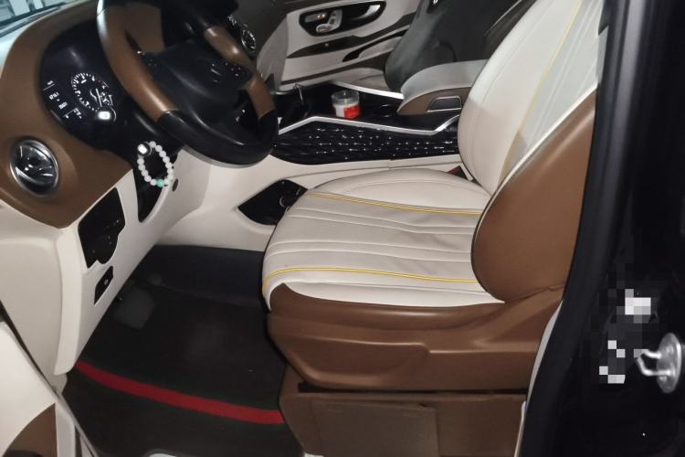 Used Mercedes-Benz Vito 2023 2.0T Elite Version 7 Seats Left Front Seat