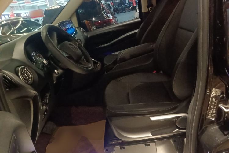 Used Mercedes-Benz Vito 2023 2.0T Elite Version 7 Seats Left Front Seat