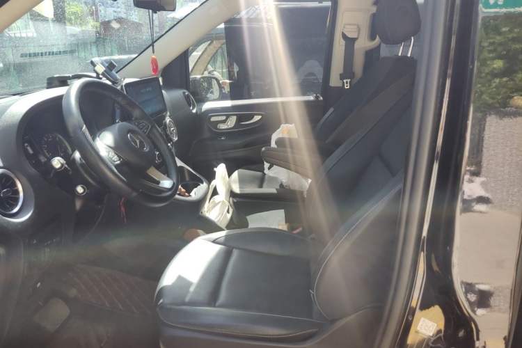Used Mercedes-Benz Vito 2023 2.0T Business Version 9 Seats Left Front Seat