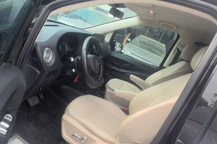 Used Mercedes-Benz Vito 2023 2.0T Elite Version 9 Seats Left Front Seat