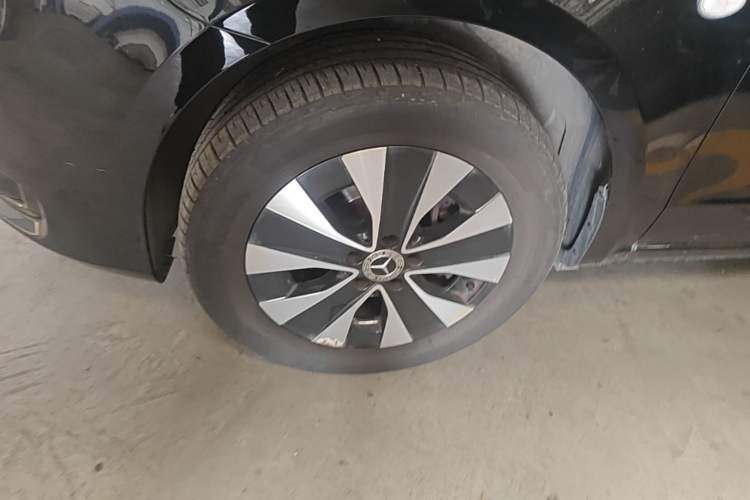 Used Mercedes-Benz Vito 2023 2.0T Elite Version 7 Seats Left Front Wheel Hub