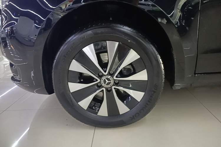 Used Mercedes-Benz Vito 2023 2.0T Elite Version 7 Seats Left Front Wheel Hub