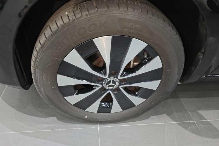 Used Mercedes-Benz Vito 2023 2.0T Elite Version 7 Seats Left Front Wheel Hub
