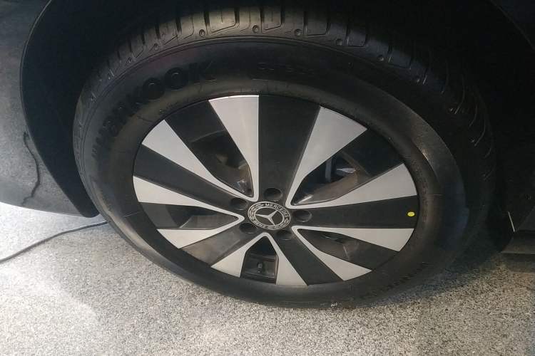 Used Mercedes-Benz Vito 2023 2.0T Business Version 7 Seats Left Front Wheel Hub
