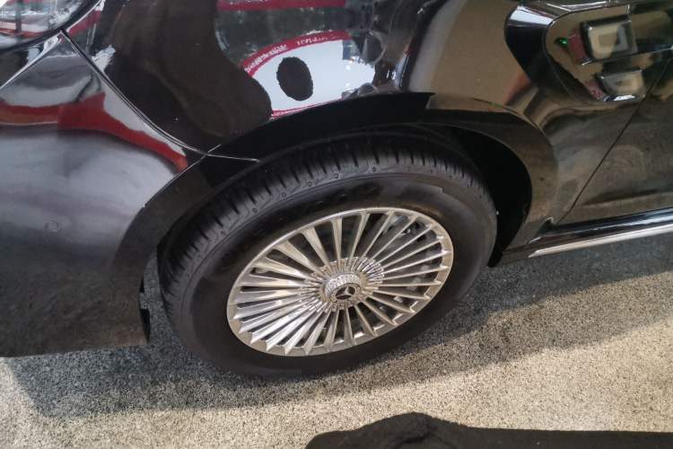 Used Mercedes-Benz Vito 2023 2.0T Business Version 7 Seats Left Front Wheel Hub