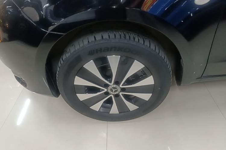 Used Mercedes-Benz Vito 2023 2.0T Elite Version 7 Seats Left Front Wheel Hub