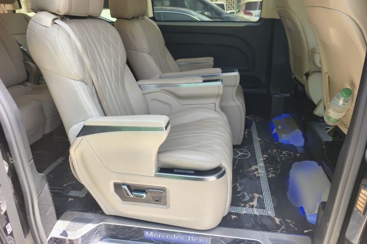 Used Mercedes-Benz Vito 2023 2.0T Elite Version 7 Seats Left Rear Seat
