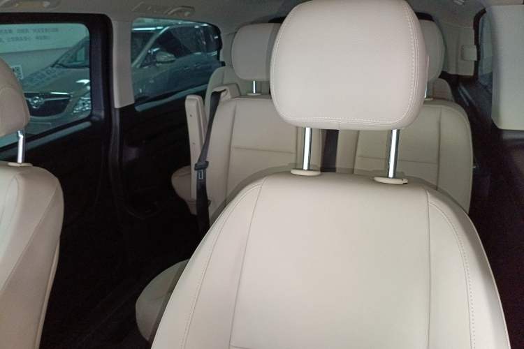 Used Mercedes-Benz Vito 2023 2.0T Elite Version 7 Seats Left Rear Seat