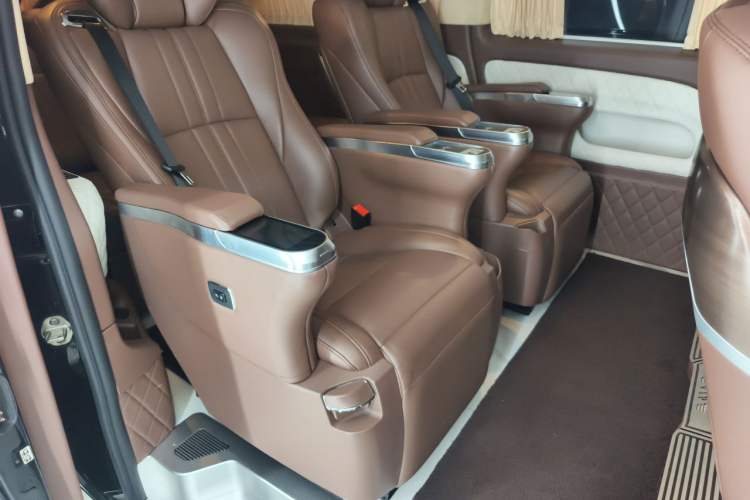Used Mercedes-Benz Vito 2023 2.0T Elite Version 7 Seats Left Rear Seat