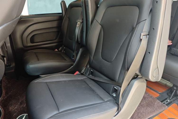 Used Mercedes-Benz Vito 2023 2.0T Business Version 7 Seats Left Rear Seat