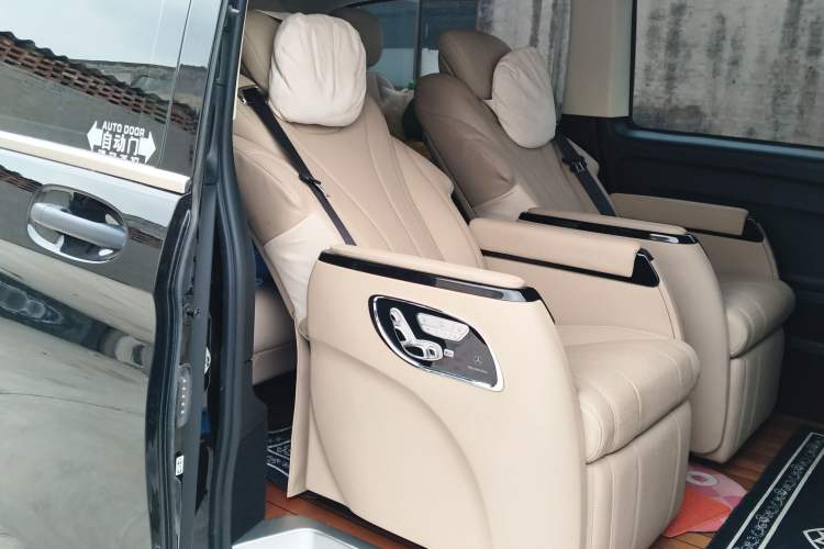 Used Mercedes-Benz Vito 2023 2.0T Elite Version 7 Seats Left Rear Seat