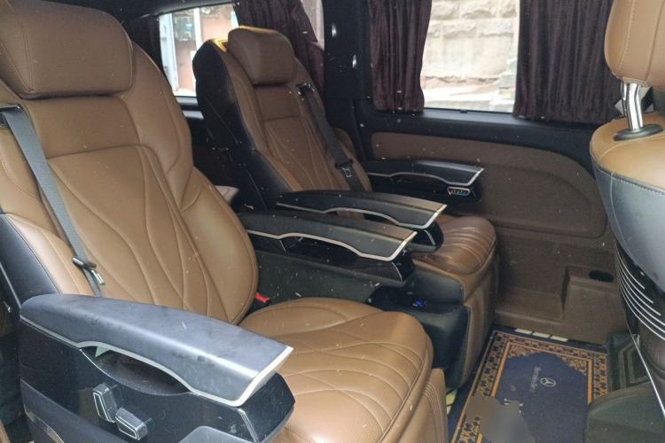 Used Mercedes-Benz Vito 2023 2.0T Elite Version 7 Seats Left Rear Seat