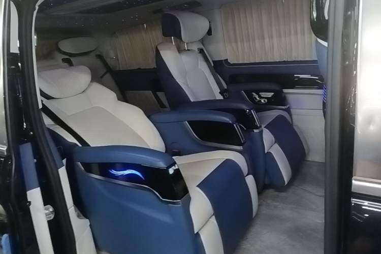 Used Mercedes-Benz Vito 2023 2.0T Elite Version 7 Seats Left Rear Seat