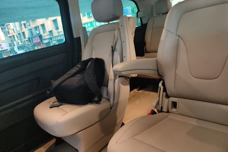 Used Mercedes-Benz Vito 2023 2.0T Elite Version 7 Seats Left Rear Seat