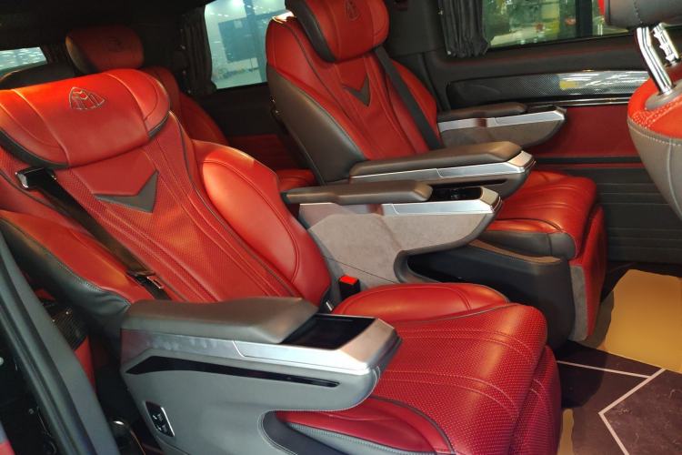 Used Mercedes-Benz Vito 2023 2.0T Elite Version 7 Seats Left Rear Seat