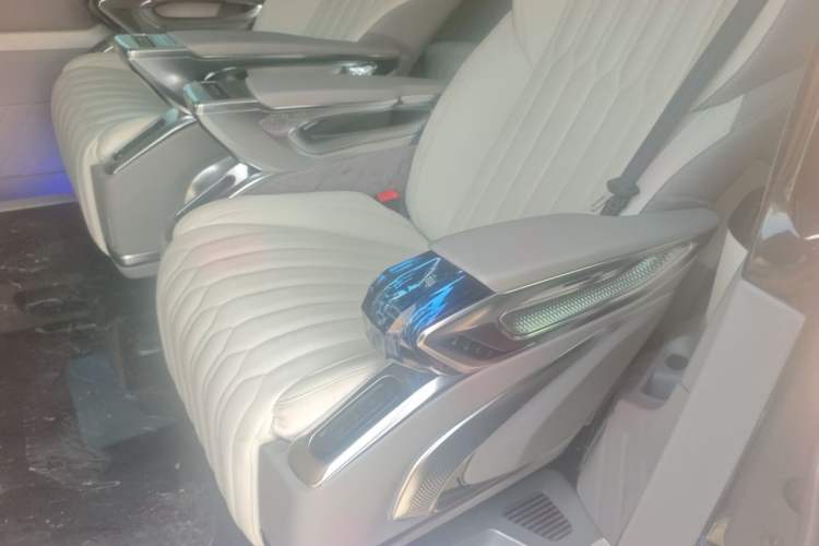 Used Mercedes-Benz Vito 2023 2.0T Business Version 7 Seats Left Rear Seat