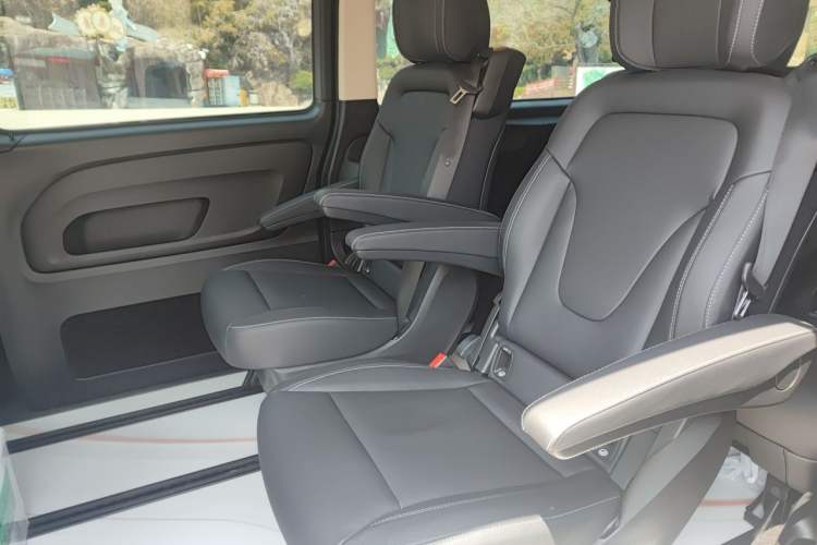Used Mercedes-Benz Vito 2023 2.0T Business Version 7 Seats Left Rear Seat