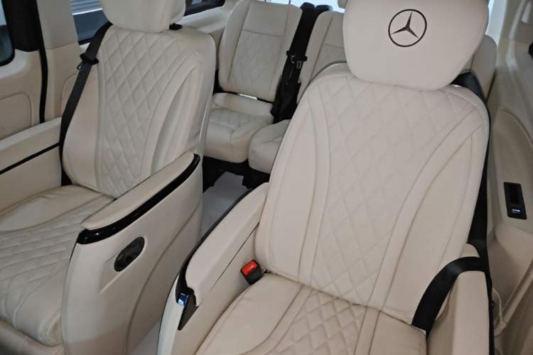 Used Mercedes-Benz Vito 2023 2.0T Elite Version 7 Seats Left Rear Seat