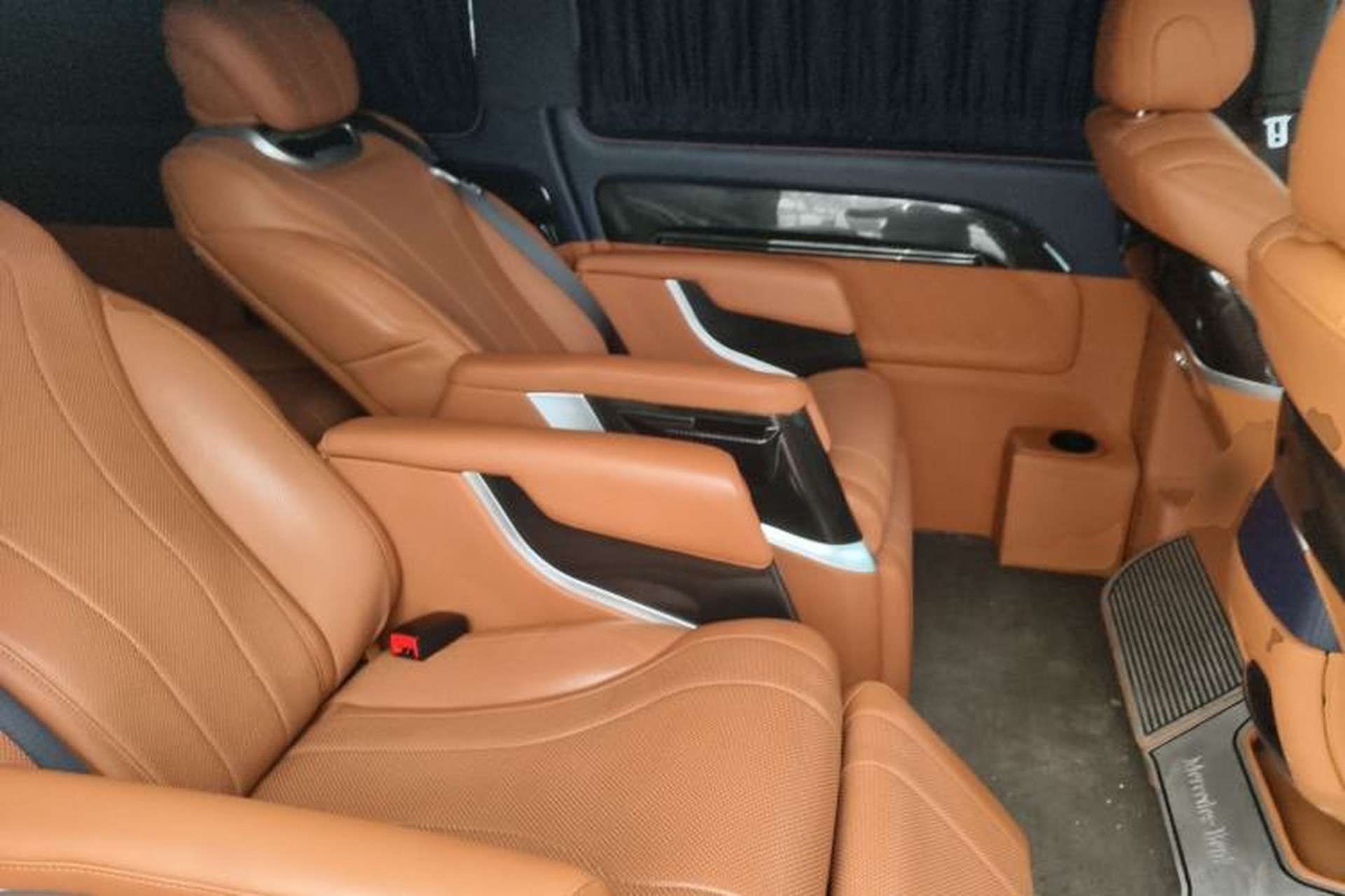 Used Mercedes-Benz Vito 2023 2.0T Elite Version 7 Seats Left Rear Seat