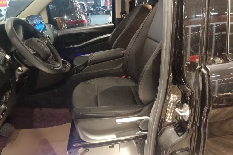 Used Mercedes-Benz Vito 2023 2.0T Elite Version 7 Seats Left Rear Seat