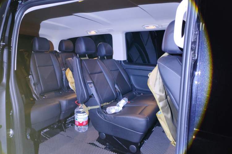 Used Mercedes-Benz Vito 2023 2.0T Elite Version 7 Seats Left Rear Seat