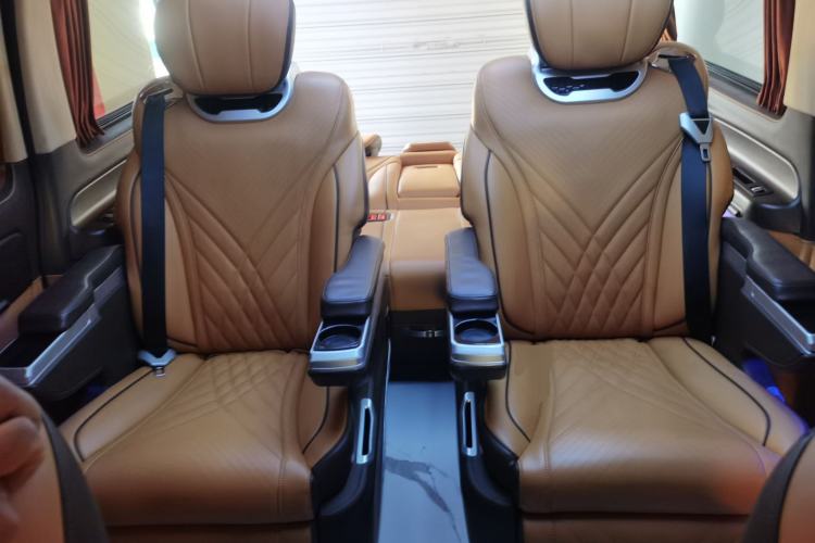 Used Mercedes-Benz Vito 2023 2.0T Elite Version 7 Seats Left Rear Seat