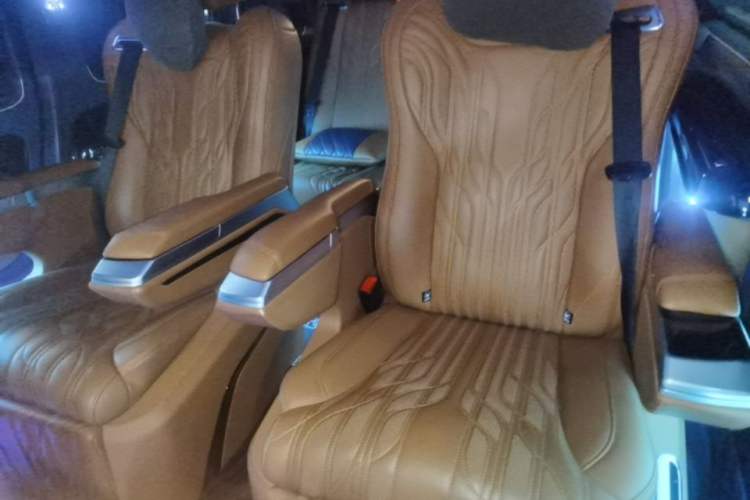 Used Mercedes-Benz Vito 2023 2.0T Elite Version 7 Seats Left Rear Seat