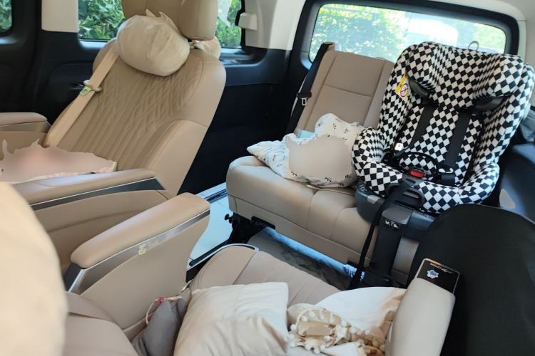 Used Mercedes-Benz Vito 2023 2.0T Elite Version 7 Seats Left Rear Seat
