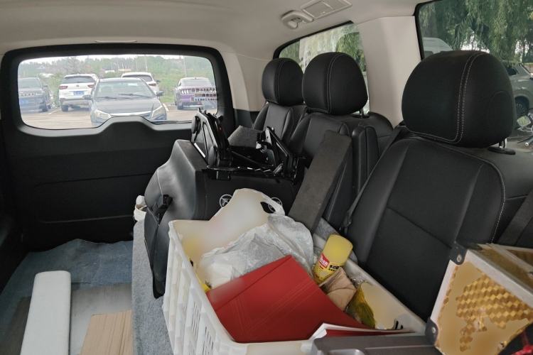 Used Mercedes-Benz Vito 2023 2.0T Elite Version 7 Seats Left Rear Seat