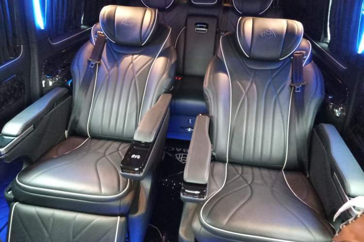 Used Mercedes-Benz Vito 2023 2.0T Elite Version 7 Seats Left Rear Seat