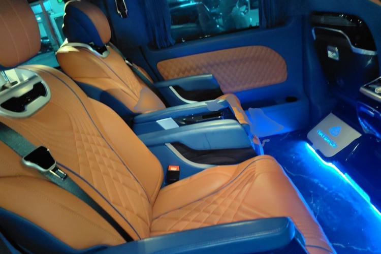 Used Mercedes-Benz Vito 2023 2.0T Elite Version 7 Seats Left Rear Seat