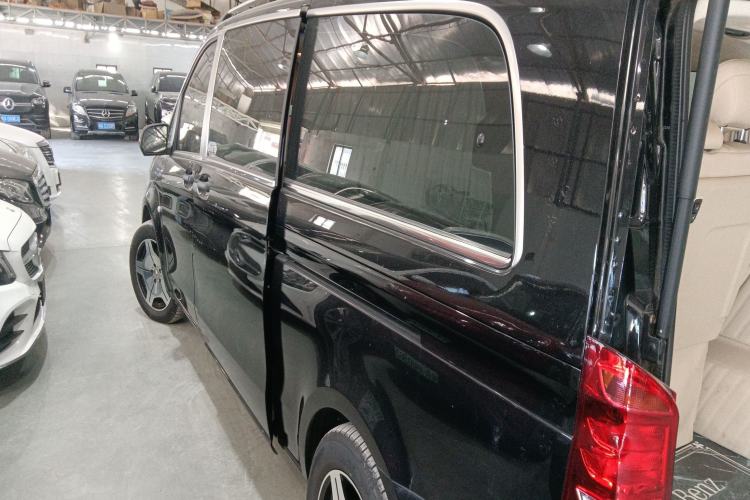 Used Mercedes-Benz Vito 2023 2.0T Business Version 7 Seats Left Side