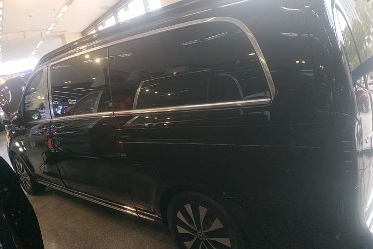 Used Mercedes-Benz Vito 2023 2.0T Business Version 7 Seats Left Side