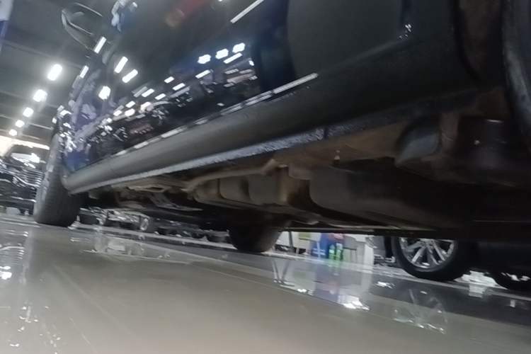 Used Mercedes-Benz Vito 2023 2.0T Elite Version 7 Seats Left Side Sill