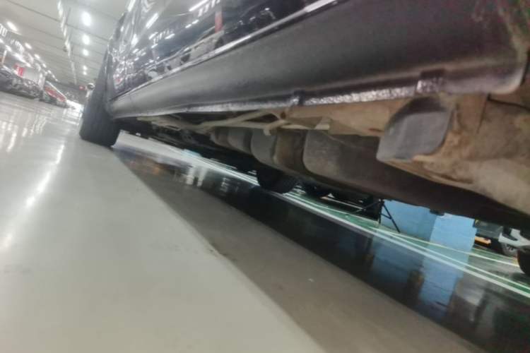 Used Mercedes-Benz Vito 2023 2.0T Elite Version 7 Seats Left Side Sill