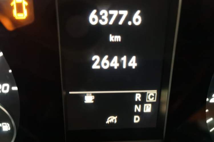 Used Mercedes-Benz Vito 2023 2.0T Business Version 7 Seats Odometer Close Up