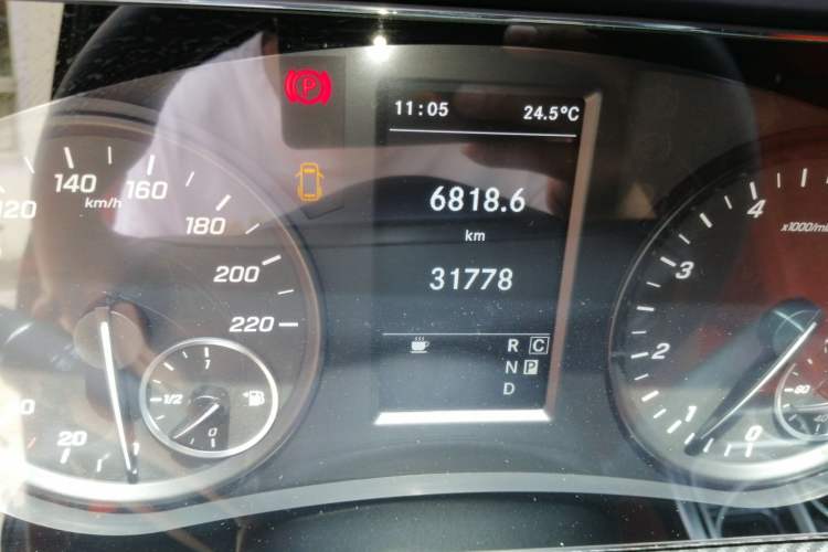 Used Mercedes-Benz Vito  Odometer Close Up