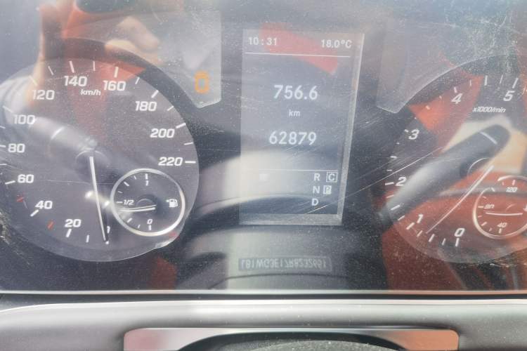 Used Mercedes-Benz Vito 2023 2.0T Business Version 7 Seats Odometer Close Up