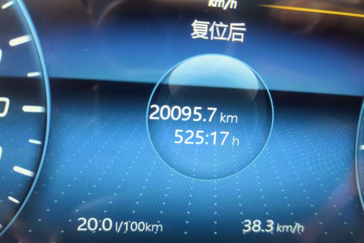 Used Mercedes-Benz Vito 2023 2.0T Business Version 7 Seats Odometer Close Up